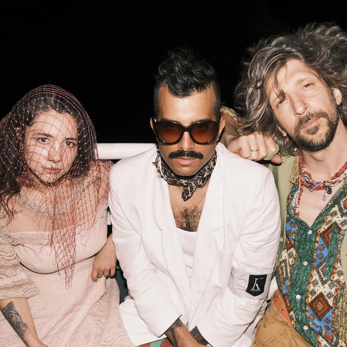 KADEBOSTANY | Νέα κυκλοφορία, Walk a Mile με τη συμμετοχή του Alex Sid