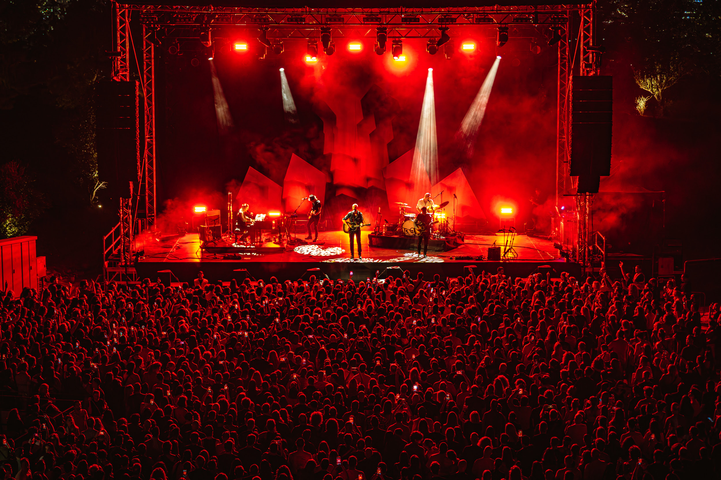 Sold Out Weekend: Ο Sivert Høyem και οι VIC ταρακούνησαν το λόφο του Λυκαβηττού!